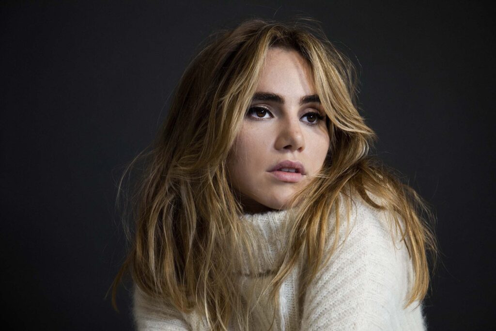 Suki Waterhouse em imagem de divulgação