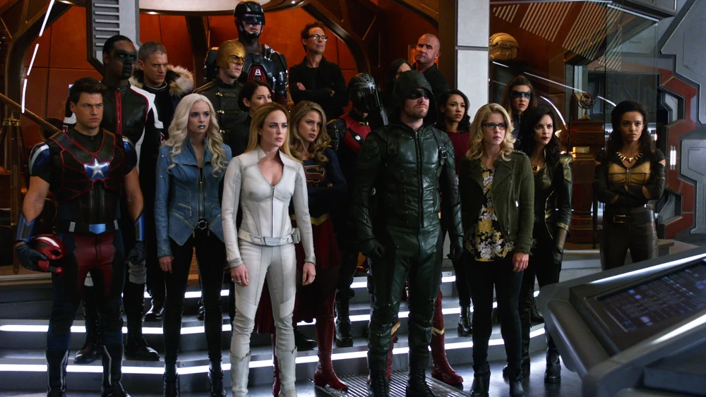 Heróis das séries do Arrowverse se reúnem na Waverider, nave de 'DC's Legends of Tomorrow'