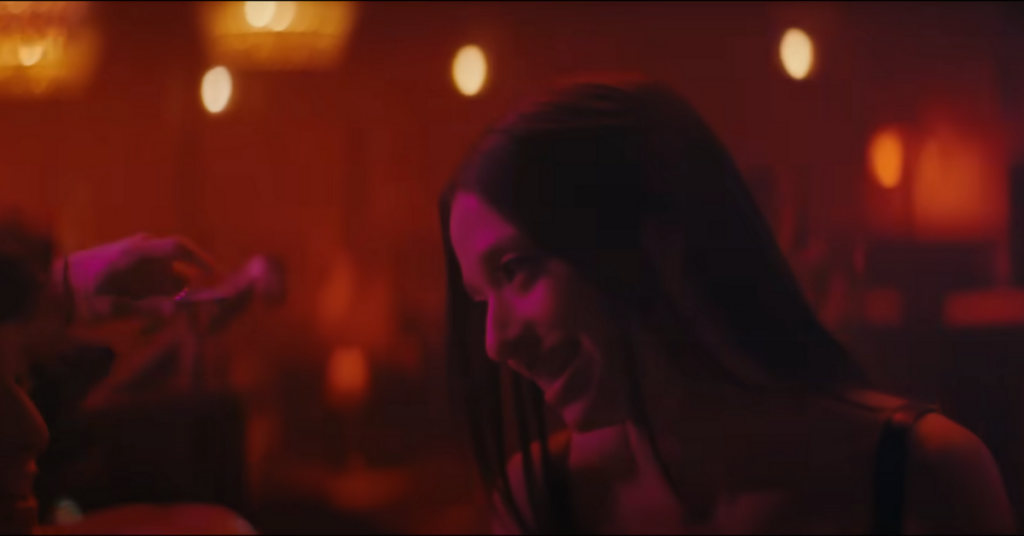 Cena do trailer de Anora