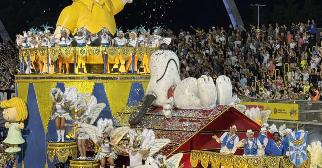 Carro da Águia de Ouro que homenageava Benito di Paula